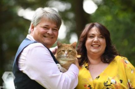 Hancock cónyuges con un gato